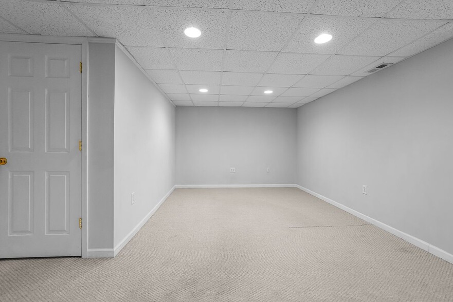 Building Photo - 363 Chickory Way
