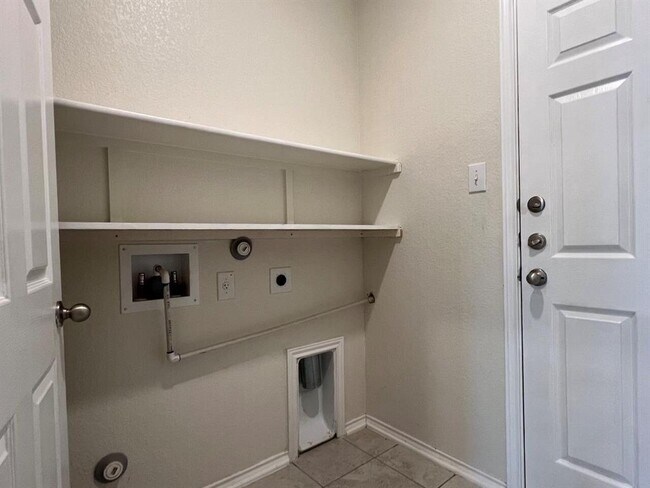 Building Photo - 309 Kaden Prince Dr