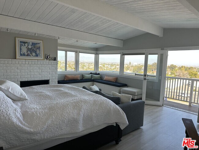 Building Photo - 200 Larsson St