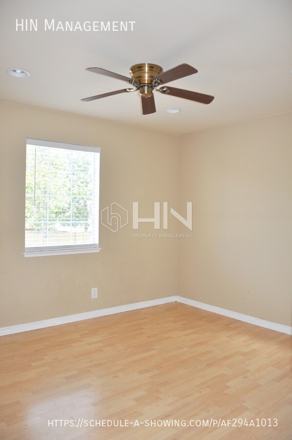 Building Photo - 527 Arbor Way
