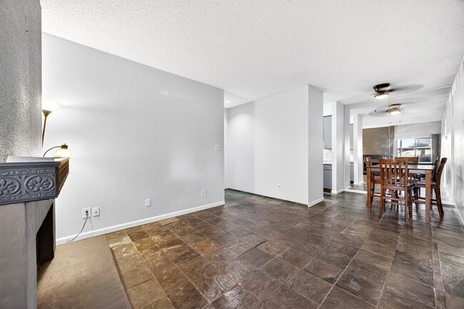 Building Photo - 10053 Westpark Dr