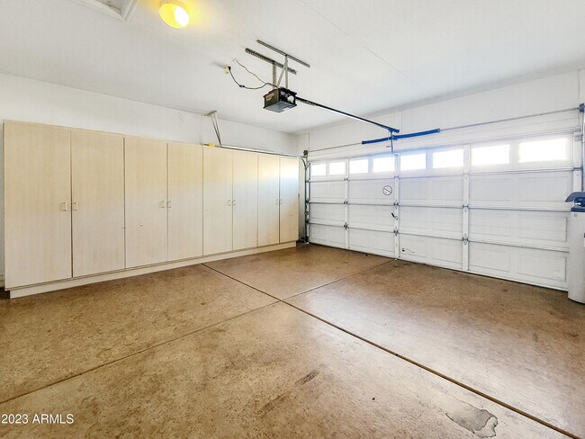 Building Photo - 14173 W Weldon Ave