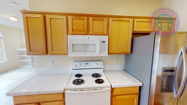 Building Photo - Beaverton - Two En-Suites! LVT Plank Flooring, No Carpet