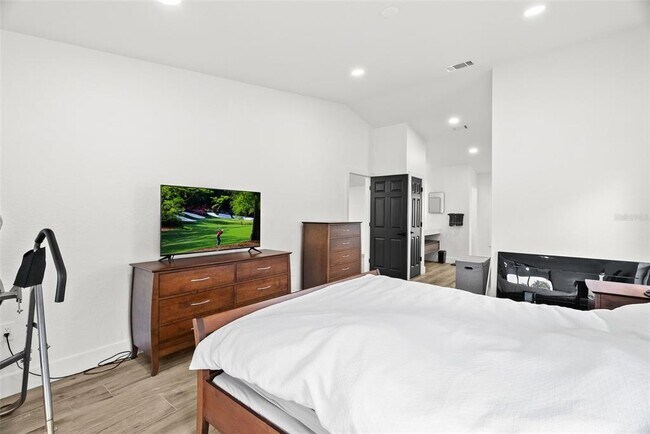 Building Photo - 15912 Willowdale Rd