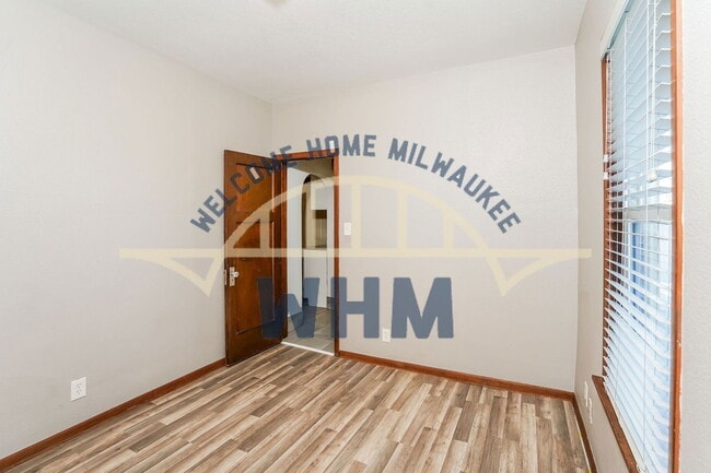 Building Photo - 1721 S 72nd St