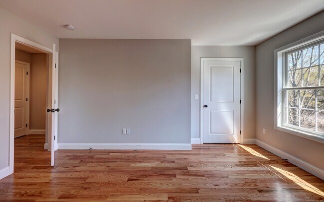Building Photo - 337 Meadowside Rd