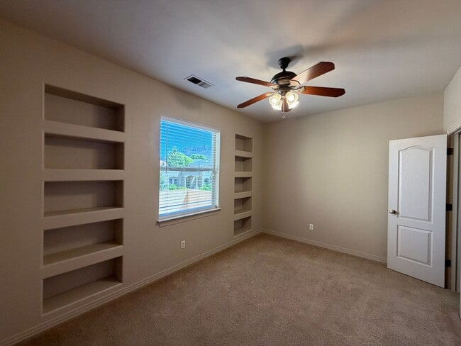 Building Photo - 4 Bedroom Home Plus Office Available Near Eubank Blvd NE & Paseo Del Norte!
