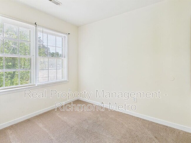 Building Photo - 10649 Genlou Rd