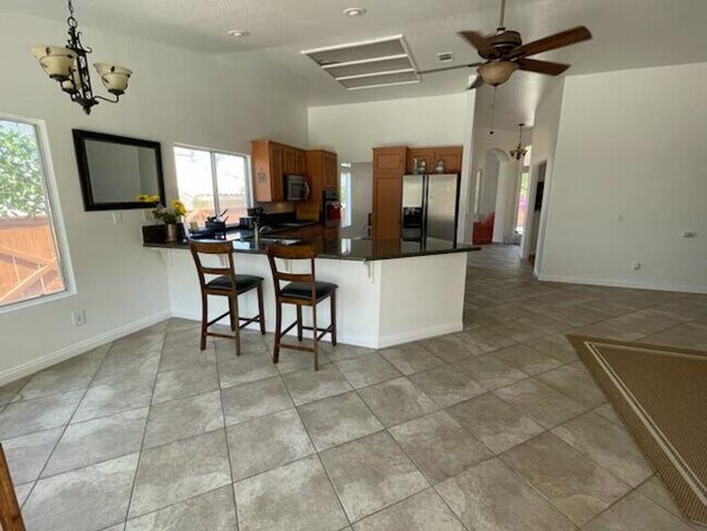 Building Photo - Corona- Single Story pool home