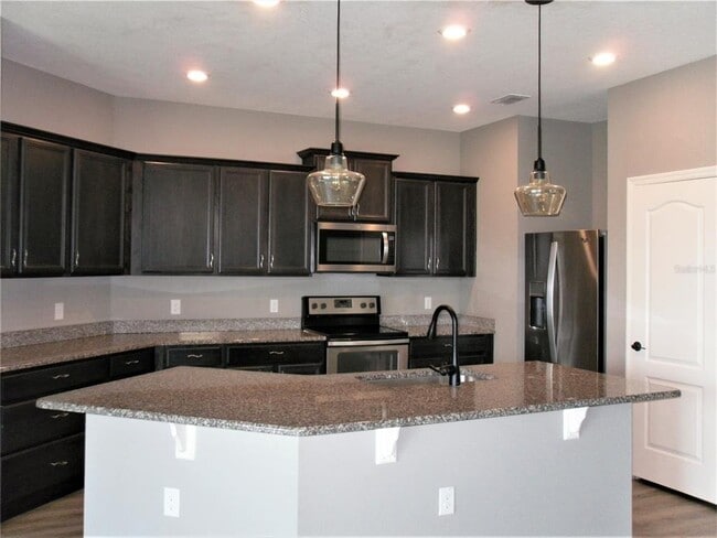 Building Photo - 10638 Laguna Plains Dr