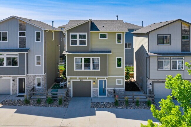 Building Photo - Charming 2-Bed, minutes to Fort Carson,  Peterson Space Force and downtown Colorado Springs.