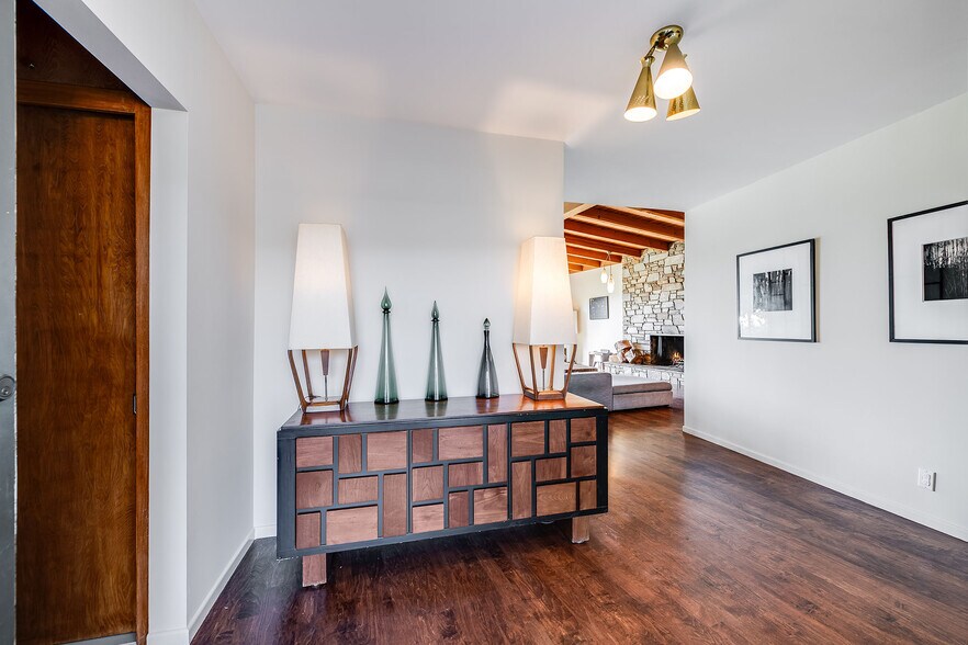 Building Photo - 2431 Carman Crest Dr