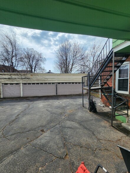 Building Photo - 74 William St