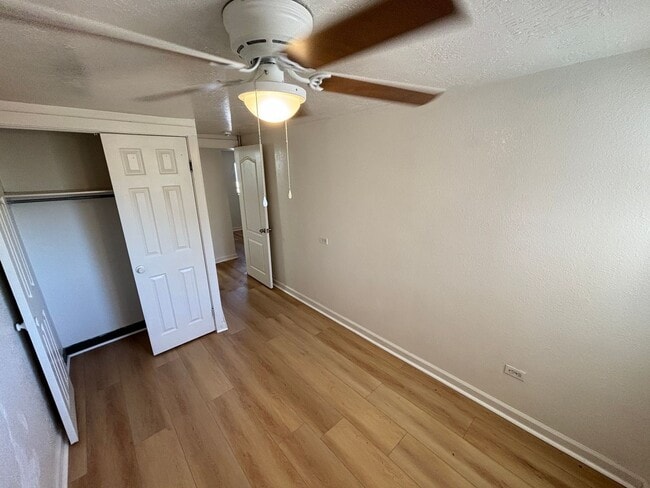 Building Photo - Charming 2Bed/1Bath apartment W/ Private front yard w/ porch and oversized backyard in Henderson