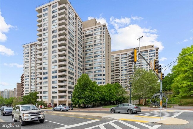 Building Photo - 5500 Friendship Blvd