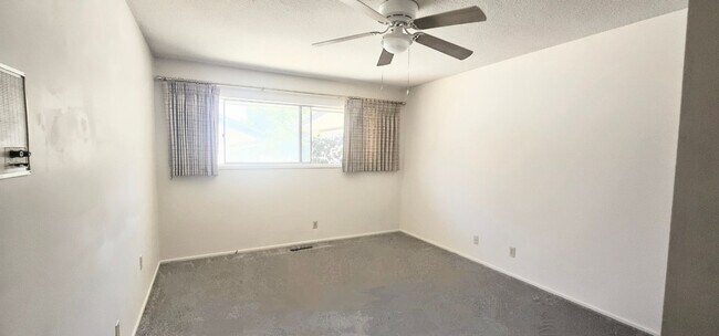 Building Photo - 5 bed 2.5 bath Single Story With 3 CAR Gar...