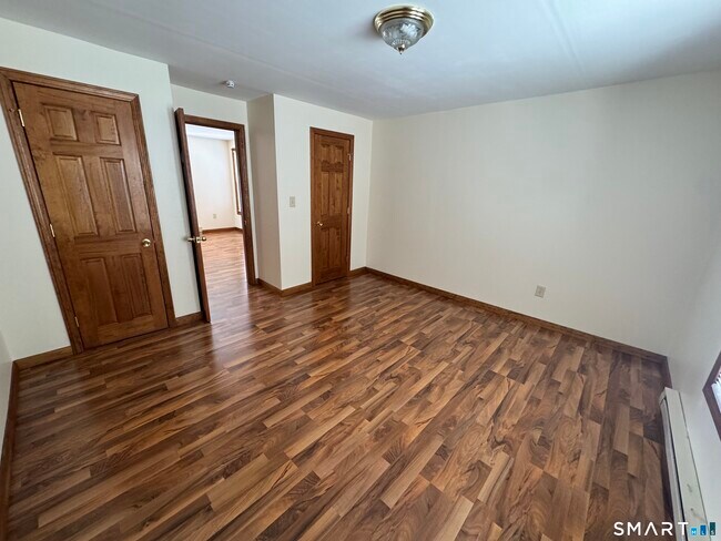 Building Photo - 145 Hoadley St