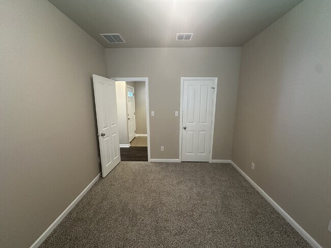 Building Photo - 553 Slippery Rock
