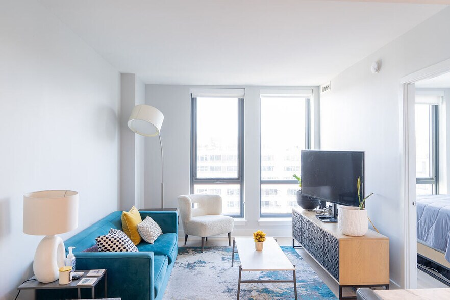 Building Photo - 1211 Van St SE