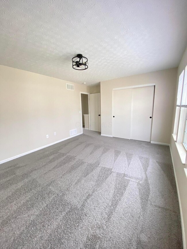 Building Photo - 6089 Pirthshire St