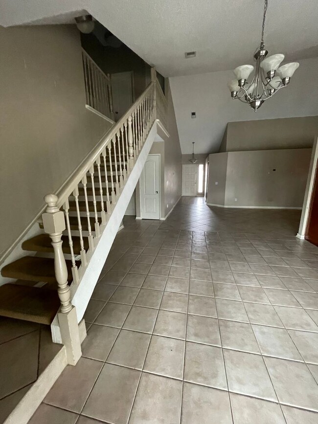 Building Photo - Beautiful  4 Bedroom, 3 Bathroom  with Bui...