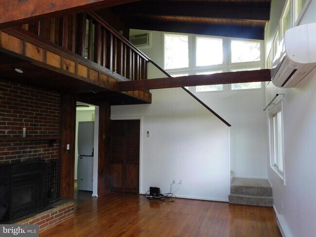 Building Photo - 229 Sunset Ln