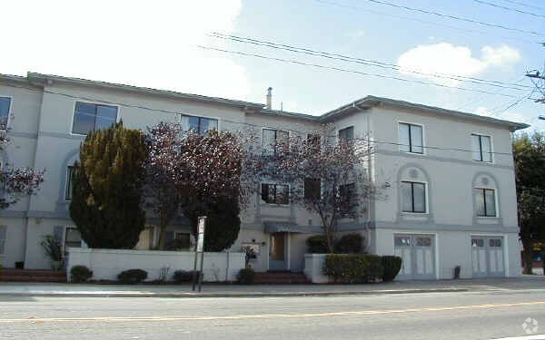 Building Photo - 845 Euclid Ave