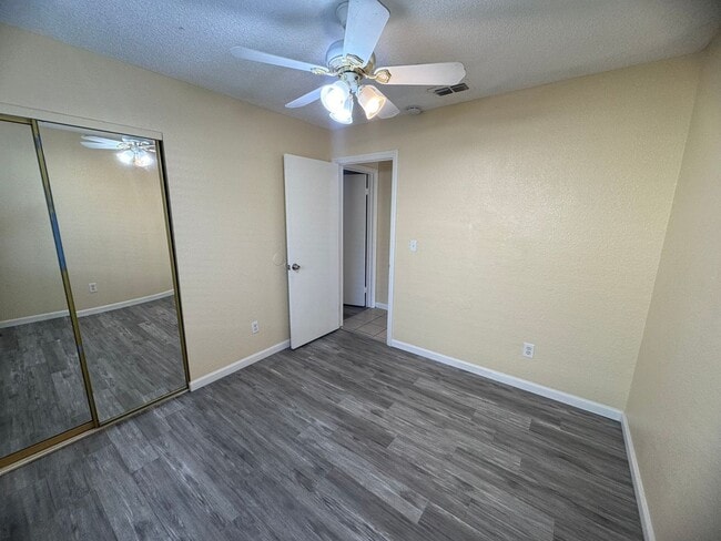 Building Photo - 3 Bedroom Home with RV Parking!