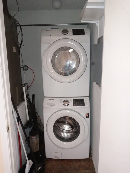 Building Photo - 6702 Everhart Rd