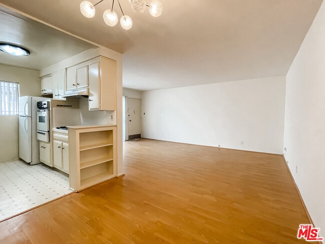 Building Photo - 935 N Alfred St