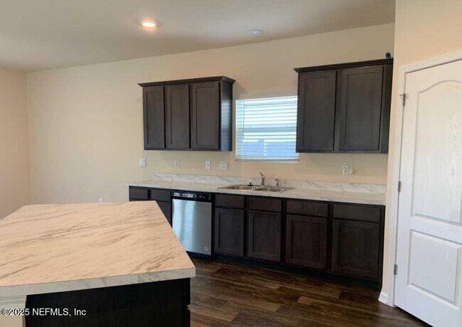 Building Photo - 15747 Equine Gait Dr