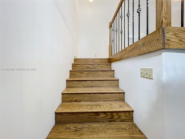 Building Photo - 20 Vía De Casas Sur