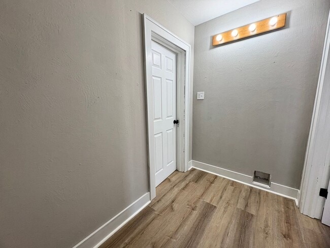Building Photo - 3 Bedroom 1 Bathroom in York with Sunroom,...