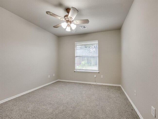 Building Photo - 1605 SW 33RD St