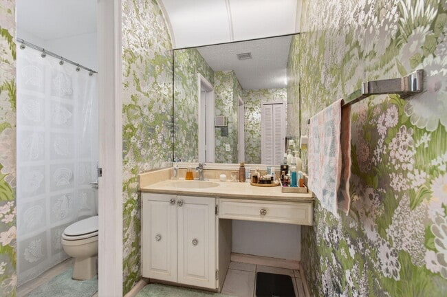 Building Photo - 10244 Dovewood Ln