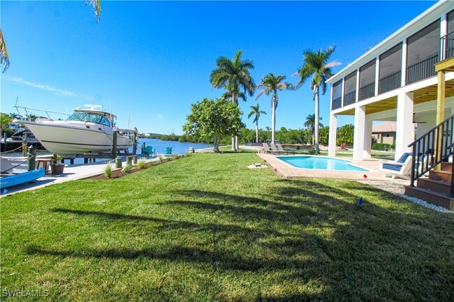 Building Photo - 4879 Esplanade St