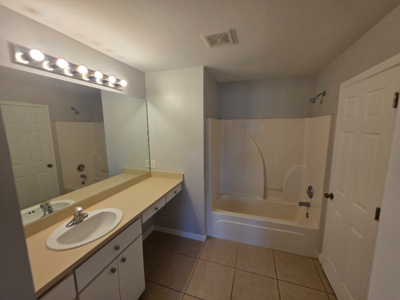 Building Photo - 1618 SW 19th St