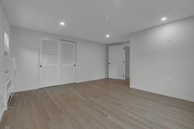 Building Photo - 104 Mishawum Rd