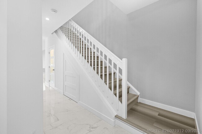 Building Photo - 88 N Lakeshore Dr