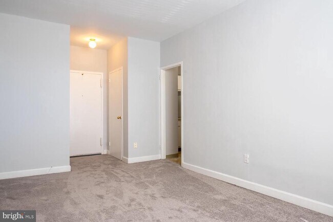 Building Photo - 1021 Arlington Blvd