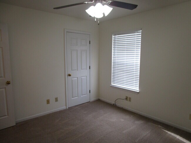 Building Photo - 2406 Calder Ct