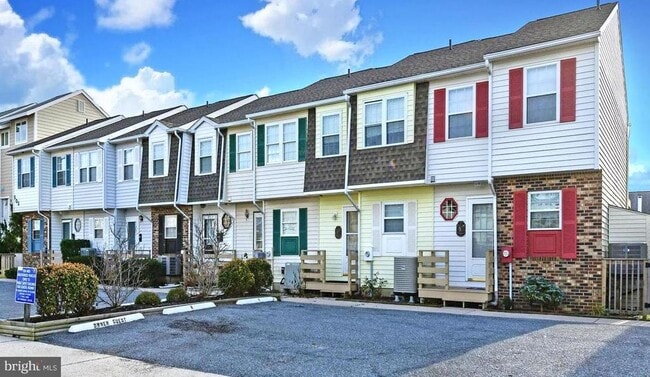 Primary Photo - 505 Penguin Dr