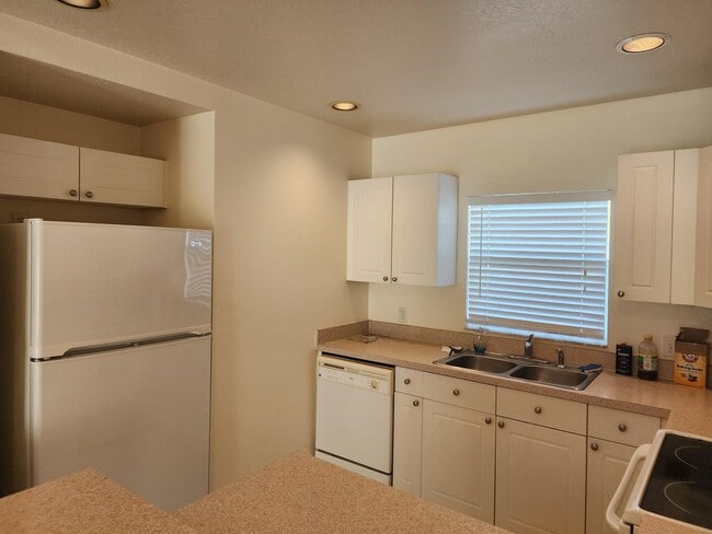 Building Photo - 170 Portside Ave