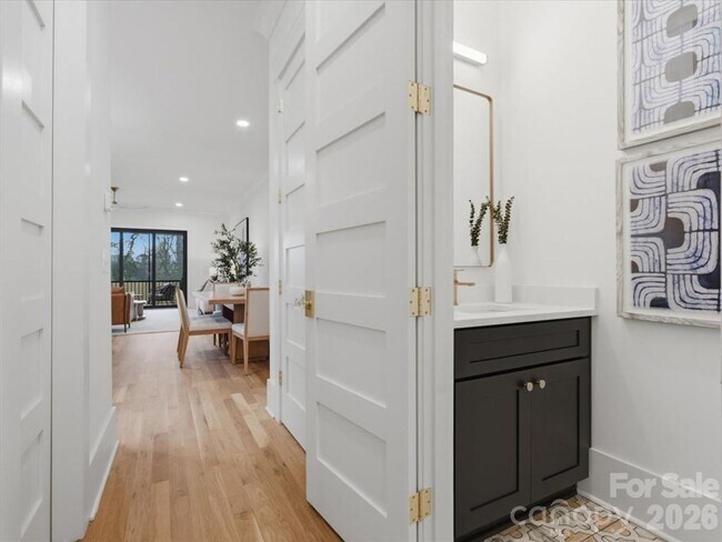 Building Photo - 431 W Peterson Dr