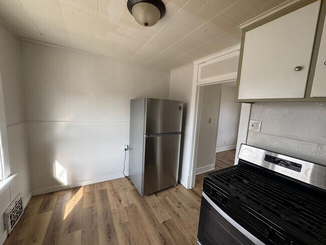 Building Photo - 4011 7th Ave