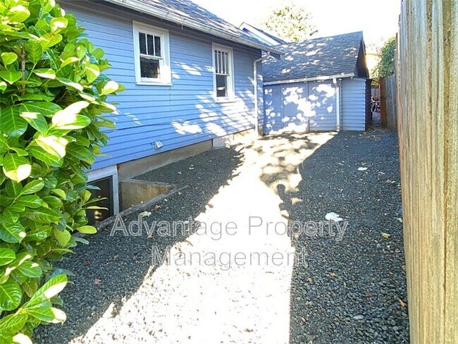 Building Photo - 1762 NW Harrison Blvd