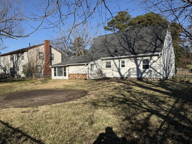 Building Photo - Tastefully Updated 4 Bedroom Home.