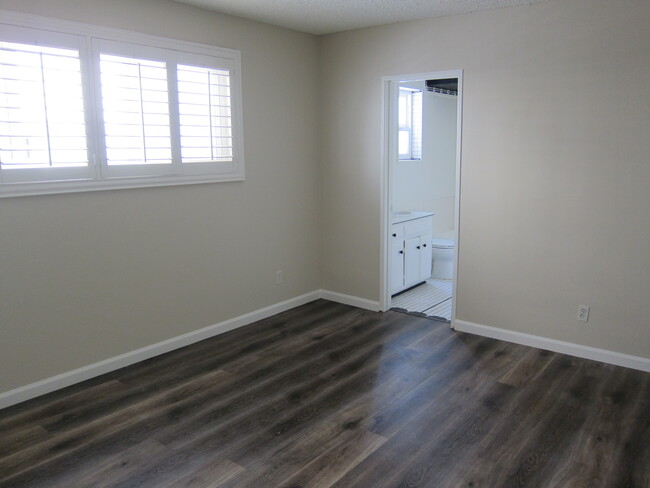 Bedroom to connected Bathroom - 1242 S Barrington Ave