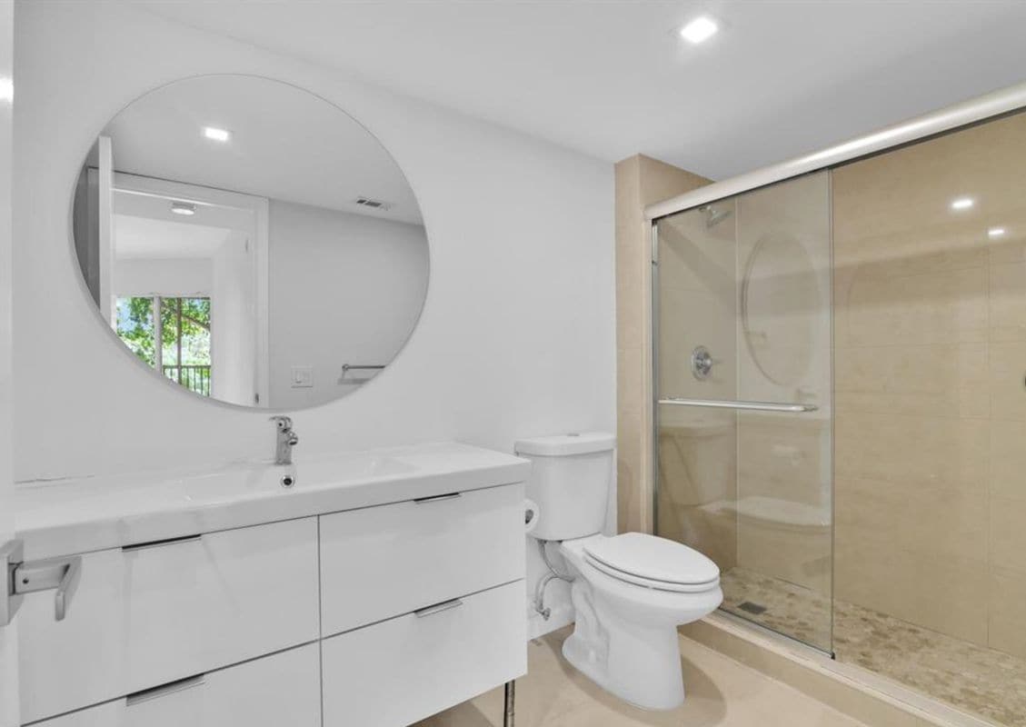 Building Photo - 3430 Pinewalk Dr N