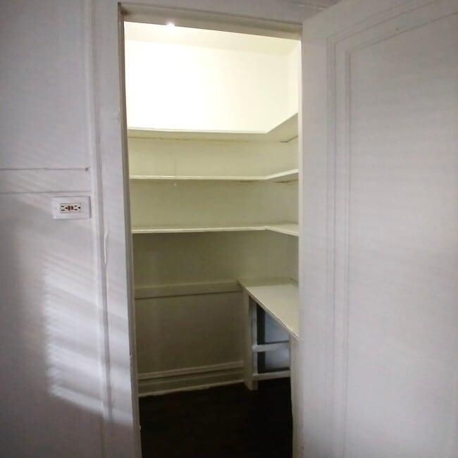 Building Photo - 2056 N Kilpatrick Ave